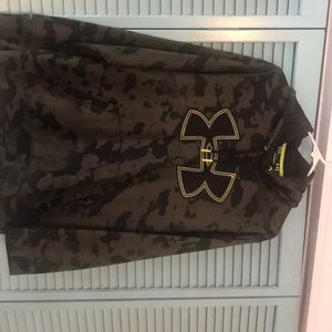 Under armor men’s sweatshirt